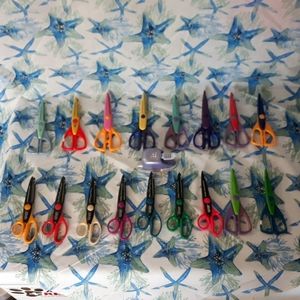 Scrapbooking scissors